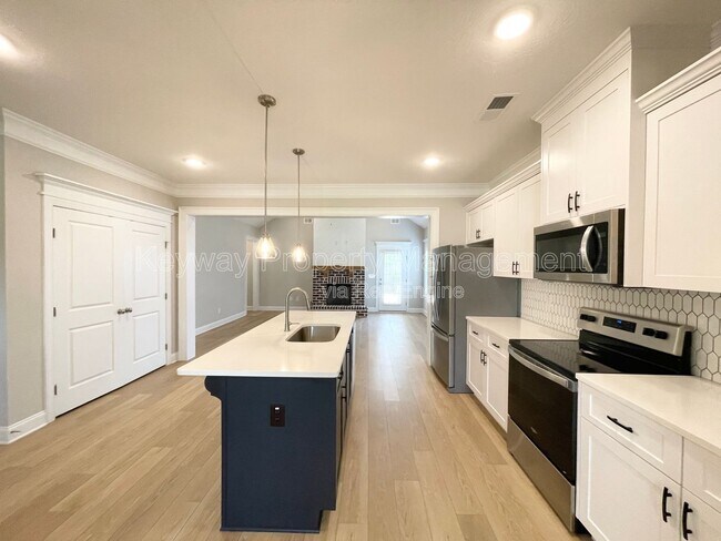 Building Photo - 410 Longford St