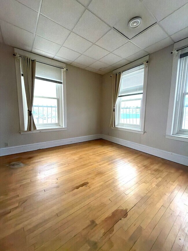 Building Photo - 304 Demers Ave