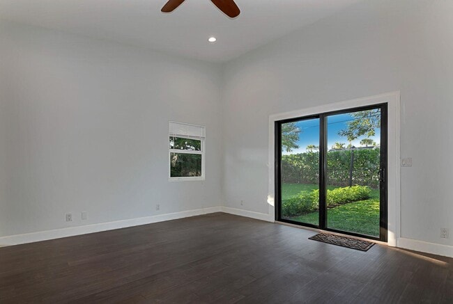 Building Photo - 959 SW 18th St