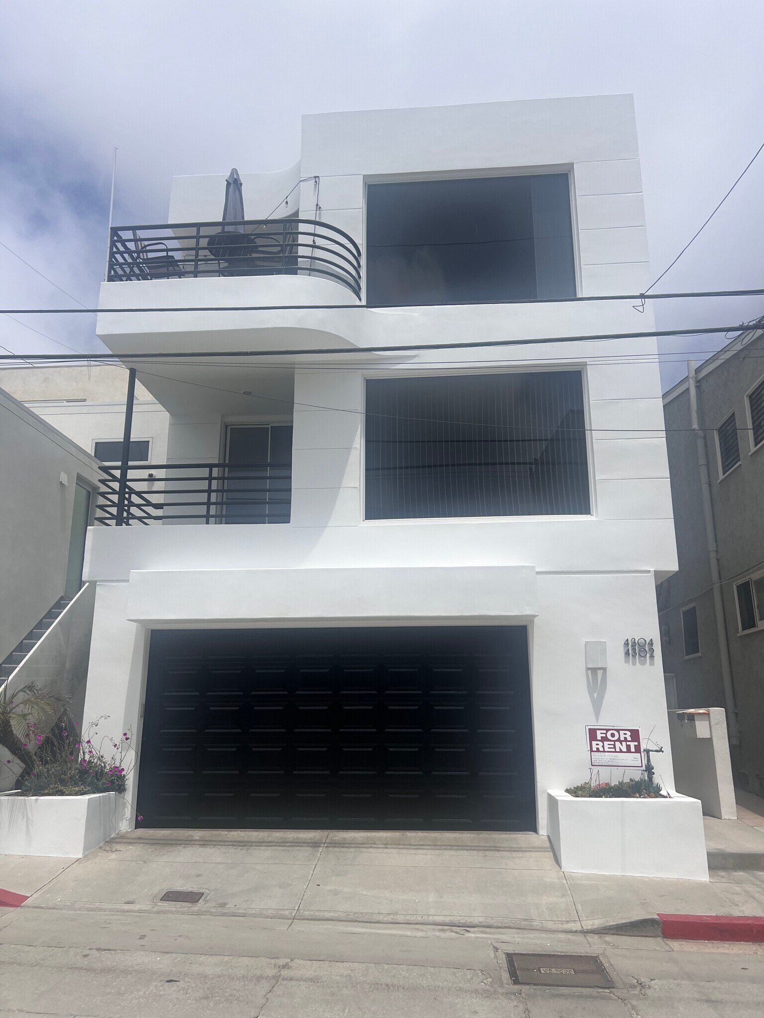Building Photo - 4302 Ocean Dr