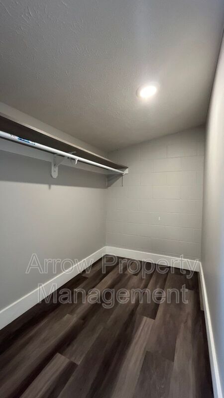 Building Photo - 877 N 26th St