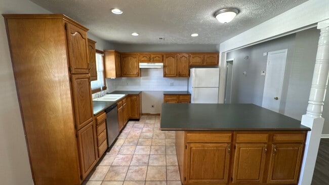 Building Photo - 5321 Juanita Ln