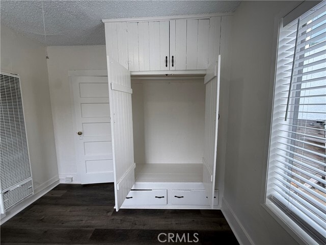 Building Photo - 1053 Loma Dr