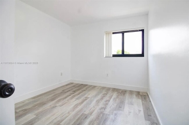 Building Photo - 4732 SW 67th Ave