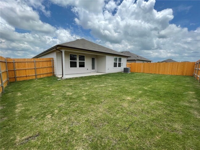 Building Photo - 128 Hazel Grv