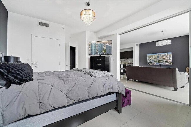 Building Photo - 90 SW 3rd St