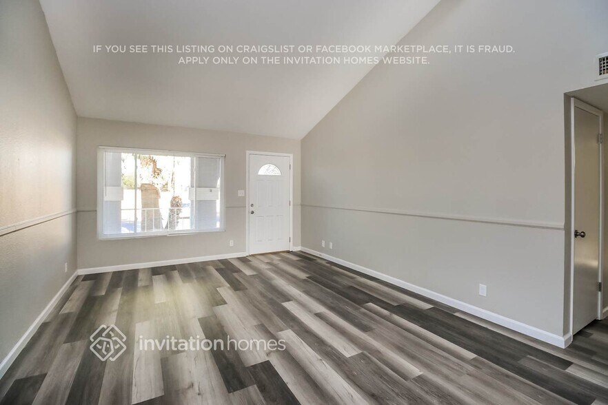 Building Photo - 1123 W Los Lagos Vista Cir