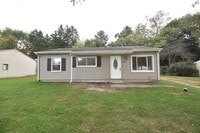 Building Photo - Elkhart North West- 3 bedroom ranch with d...
