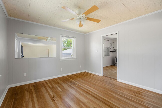 Building Photo - Beautiful 2 Bedroom Corner Lot Property Near Forest Hill Ave ***Available May 2026***