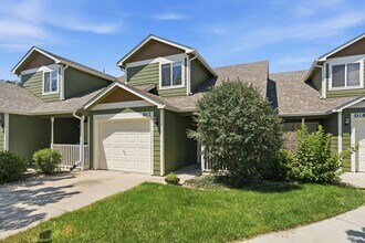 Building Photo - 802 Waterglen Dr