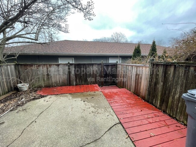 Building Photo - 2591 Stratford Dr