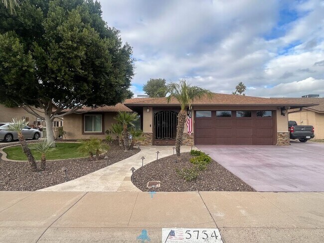 Building Photo - Elegant North Glendale Retreat with Premium Upgrades