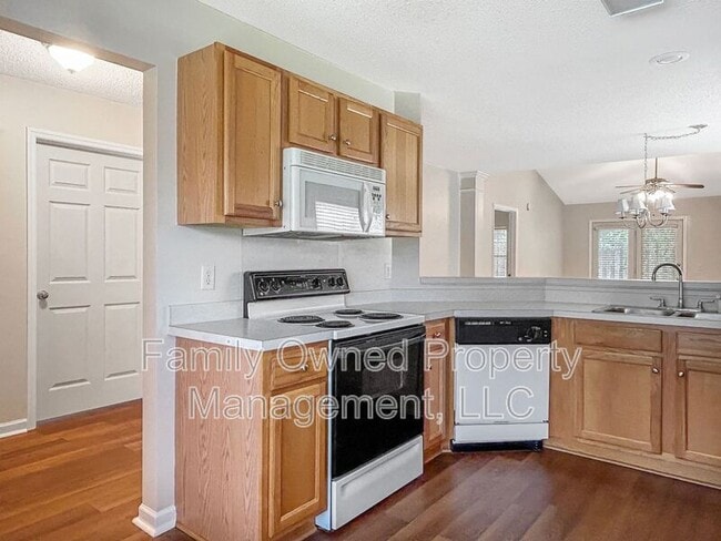 Building Photo - 112 Stewart Pl