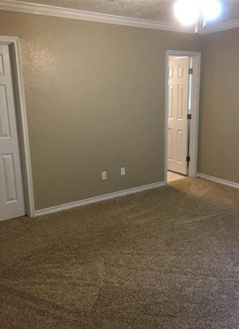 Building Photo - 739 Knupple Rd