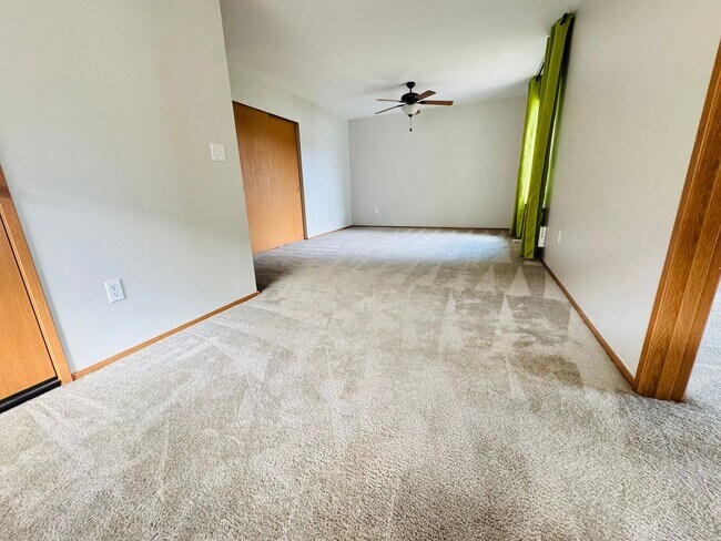 Building Photo - 5330 Larrabee Way