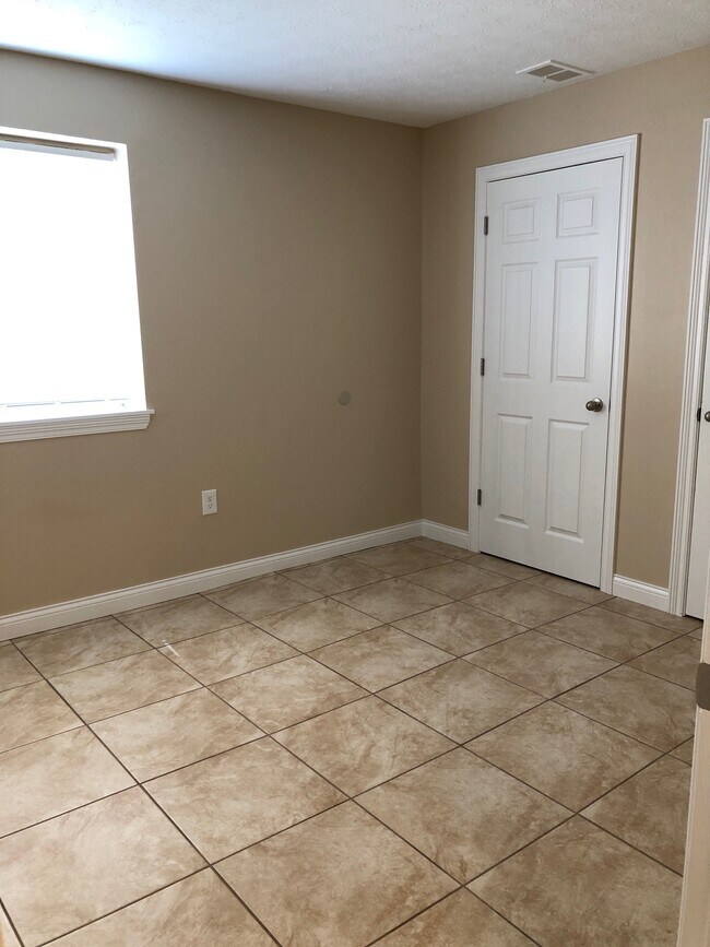 Building Photo - 38280 North Ln