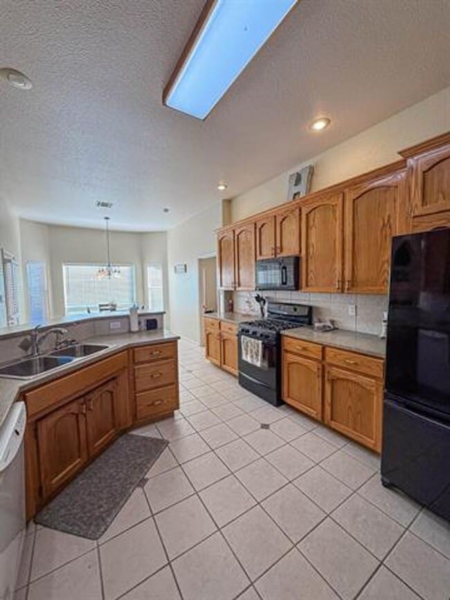 Building Photo - 2409 Saguaro Loop