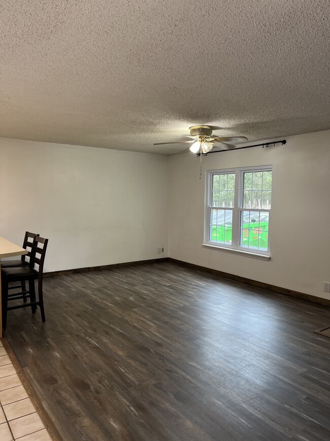 Building Photo - 539 Elm Ct