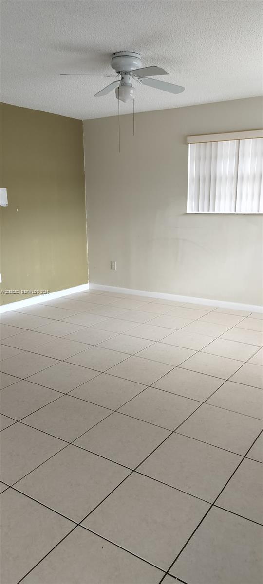 Building Photo - 2829 SW 38th Ct