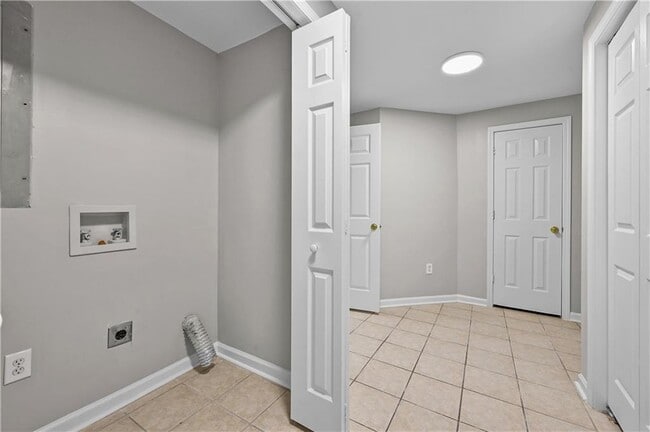 Building Photo - 137 Towne Park Dr