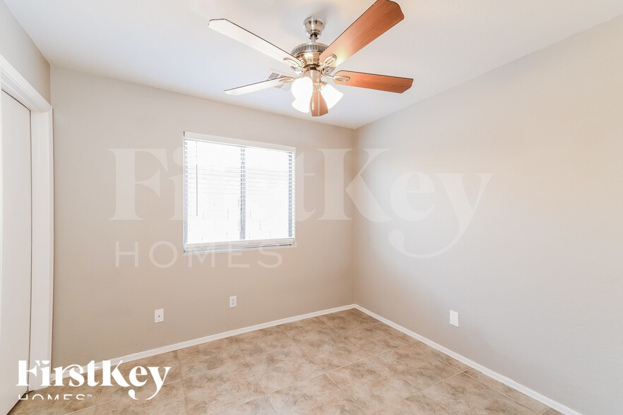 Building Photo - 29344 N Yellow Bee Dr