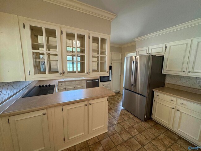 Building Photo - 816 Mira Vista Dr SE