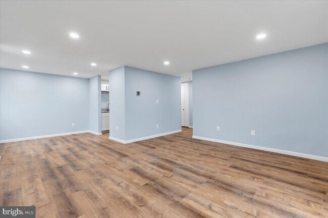 Building Photo - 4520 King St