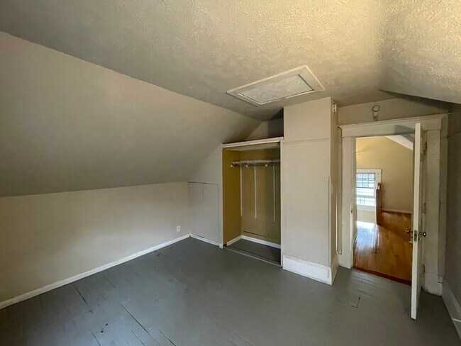 Building Photo - Wealthy St / Cherry St Duplex for Rent