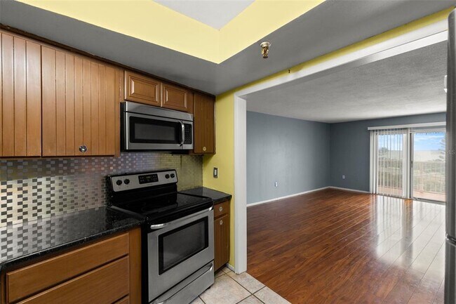 Building Photo - 7430 Sunshine Skyway Ln S
