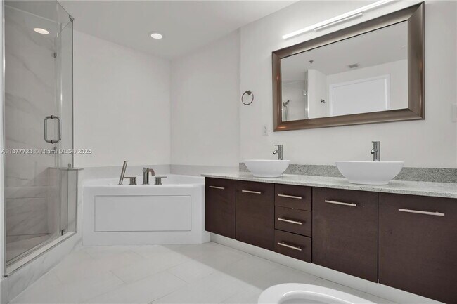 Building Photo - 3029 NE 188th St