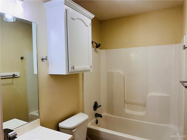 Building Photo - 13 West Dr