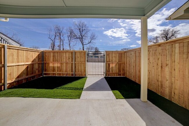 Building Photo - Brand New Luxury 4/2.5 Townhome! Move in S...