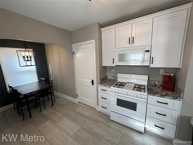 Building Photo - 21503 Collingham Ave