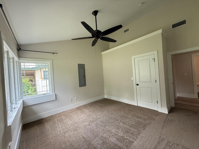 Building Photo - 5432 Grove Ave