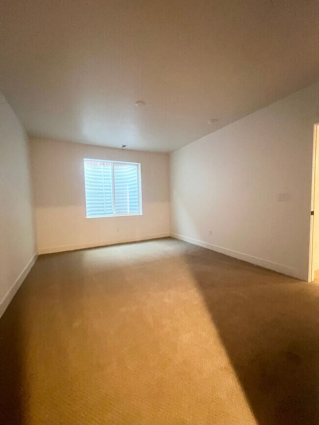Building Photo - Brand New 5bd/4ba Located in the desirable Raindance neighborhood
