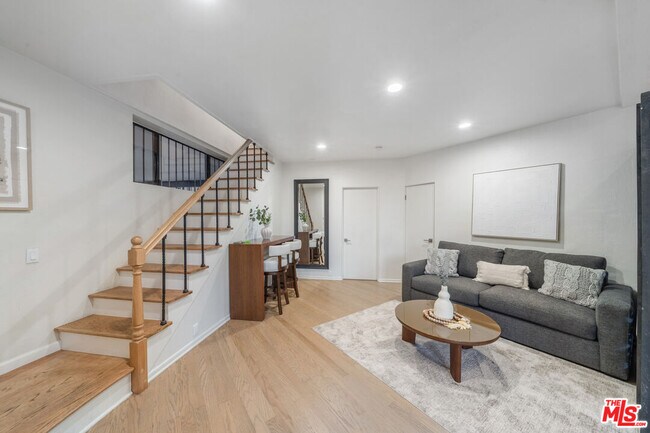 Building Photo - 9305 Beverlycrest Dr