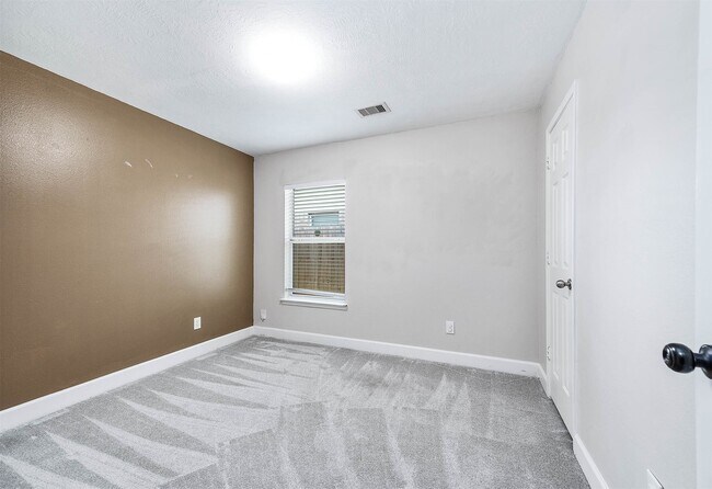 Building Photo - 5006 Riverbridge Ct