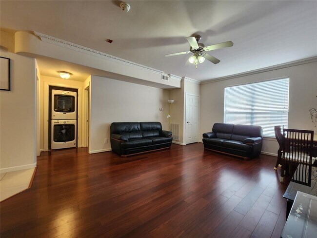 Building Photo - 6655 W Sam Houston Pkwy S