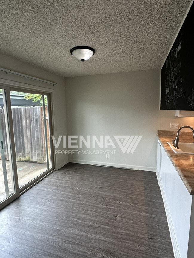 Building Photo - 5066 Greenberry Dr