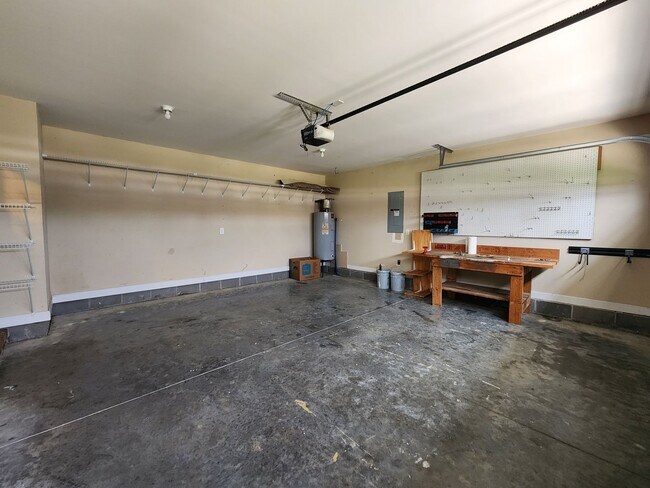 Building Photo - 208 Lockwood Ct