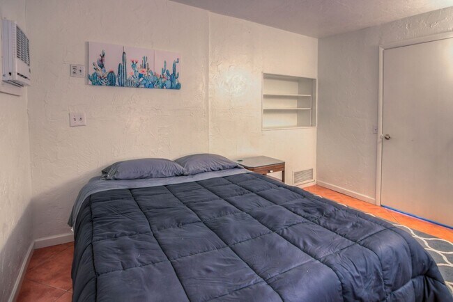 Building Photo - Spacious 4BR in Tucson