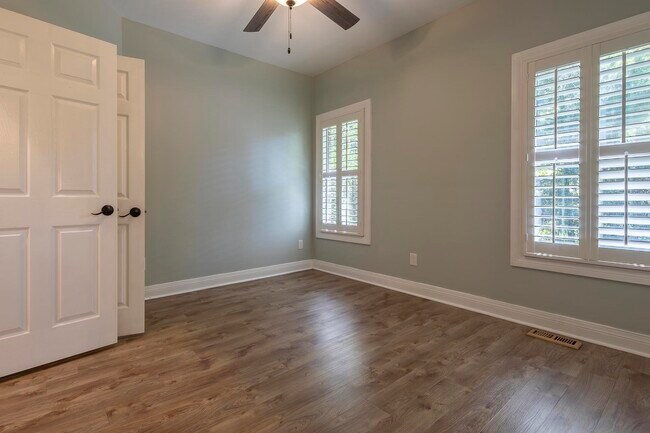 Building Photo - 133 Old Augusta Dr