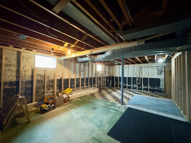 Building Photo - 205 Sipple Ave
