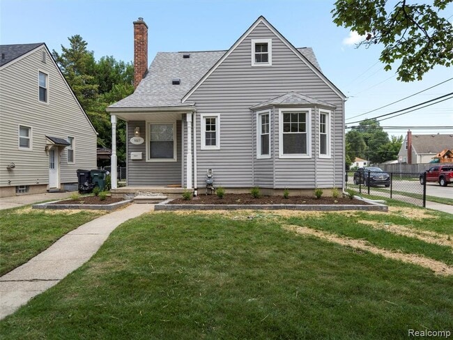 Building Photo - 1027 S Wilson Ave