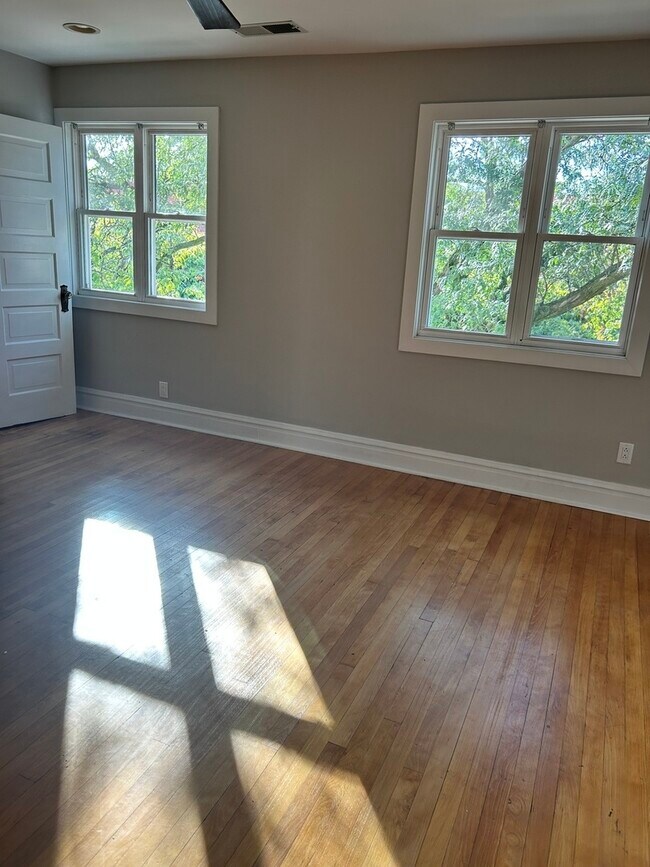 Building Photo - 5419 N Ravenswood Ave