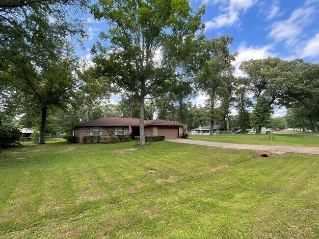 Building Photo - 9103 Dogwood Trail
