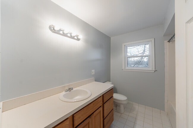 Building Photo - 18485 Ridge Rd