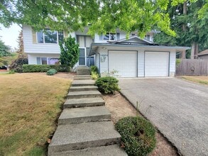Building Photo - Kingsgate Home on Private Corner Lot