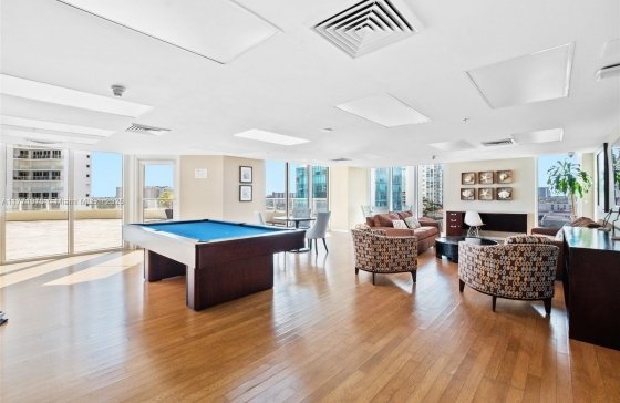 Building Photo - 16699 Collins Ave
