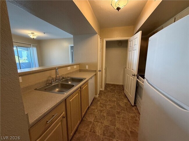 Building Photo - 6955 N Durango Dr